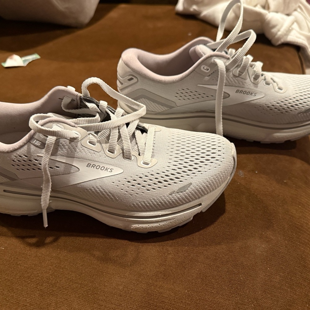 Brooks Women's Gray Athletic Shoes